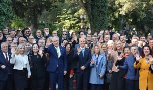eu-ailesinden-yok-baskani-prof-dr-erol-ozvara-coskulu-karsilama-mb2cXMKM.jpg