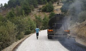 finikede-35-kilometrelik-sathi-kaplama-asfalt-XfEjigCW.jpg