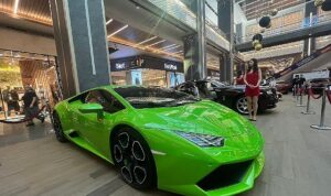 istmarina-avm-dunyanin-en-luks-otomobillerini-agirliyor-IT4Nwpwr.jpg