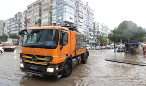 izmirde-metrekareye-585-kilogram-yagis-dustu-llRm2JDR.jpg