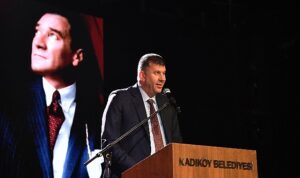 kadikoyde-ogretmenler-gunu-huseyin-turan-konseriyle-kutlandi-CGtpF51x.jpg