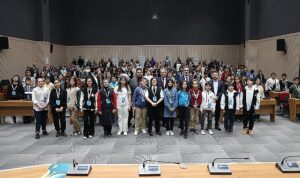 konya-buyuksehir-cocuk-meclisinin-yeni-baskani-6-sinif-ogrencisi-talut-kerem-cengiz-oldu-CFtdXQ3I.jpg