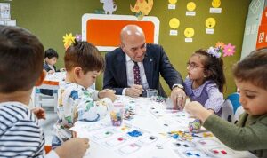 masal-evi-cocuklarindan-baskan-soyere-surpriz-ck2MEMkd.jpg