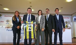 mediamarkt-fenerbahce-opet-kadin-voleybol-takiminin-resmi-sponsoru-oldu-bJD4jkkH.jpg