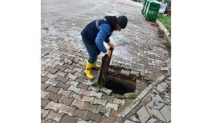 menfez-ve-mazgallar-temizleniyor-MmXIhlge.jpg