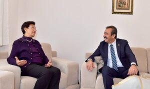 soner-cetin-ogretmenini-unutmadi-iMlekBKv.jpg