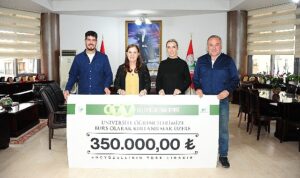 tenis-turnuvasi-geliri-balcovali-ogrencilere-burs-oldu-bXRzx9YL.jpg