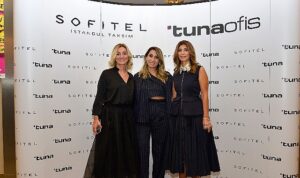tuna-ofis-mobilyalarinin-konuklari-istanbul-komedi-festivali-kapsaminda-kahkaha-dolu-bir-gece-yasadi-M9fUY5JU.jpg