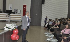 turkiyede-modern-hemsireligin-oncusu-safiye-huseyin-elbi-eude-belgesel-gosterimi-ile-anildi-4UQipZXz.jpg