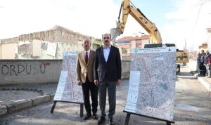 baskan-altay-ve-baskan-kavus-kamulastirmasi-biten-kucuk-aymanas-caddesinde-incelemelerde-bulundu-pytPCURN.jpg