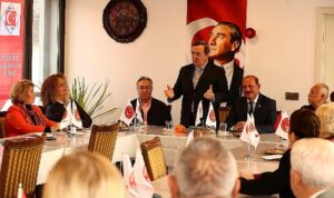 baskan-batur-izmiri-taniyorum-izmirli-beni-taniyor-8QvsyFyu.jpg