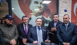 baskan-batura-miting-gibi-karsilama-lfVNEOjR.jpg