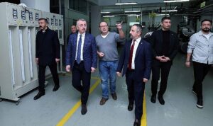 baskan-buyukakin-makine-muhendislerine-konuk-oldu-yZfU2OXl.jpg