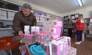 depremzede-esnaf-kizilayla-isine-devam-ediyor-UwqlwGnm.jpg
