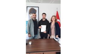 egeli-bulutun-cumhuriyeti-biz-boyle-kazandik-tasarimi-odullendirildi-D3AWgr5z.jpg