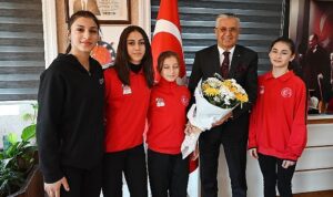 genc-judoculardan-baskan-topalogluna-ziyaret-YHRnGaIQ.jpg
