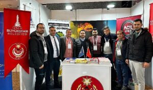 izmir-itfaiyesinden-uzman-isimler-uluslararasi-yangin-guvenligi-sempozyumuna-katildi-eftVd9Kn.jpg