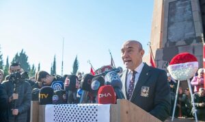 izmirde-menemen-sehitlerini-anma-torenine-chp-genel-baskani-da-katildi-pKeXilwN.jpg