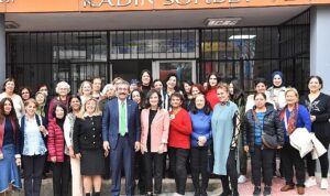 kadinlardan-soner-cetine-hizmet-tesekkuru-FUQR61X6.jpg