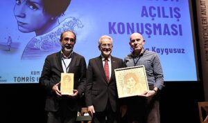 kum-tanecikleri-anlaticisitomris-uyar-sempozyumu-basladi-FufGq6rO.jpg