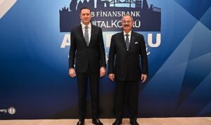qnb-finansbank-dijital-kopru-anadolu-bulusmalarinda-reel-sektor-temsilcileri-ile-gaziantepte-bir-araya-geldi-4yluihPc.jpg