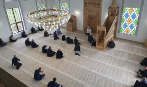 tekirdag-drismail-fehmi-cumalioglu-sehir-hastanesi-yerleskesi-icerisinde-yer-alan-huseyin-koken-camisi-ibadete-MUPZlfpg.jpg