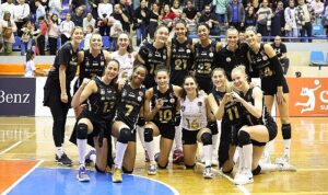 vakifbank-aydindan-galibiyetle-donuyor-f4Jv8VBa.jpg