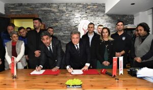 bornova-belediyesinde-tum-calisanlari-sevindiren-sozlesme-bkswX6Mm.jpg