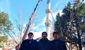 buyuksehir-elmalik-camiinin-minare-kulahini-yeniledi-e5ewjM34.jpg
