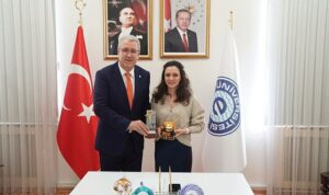 eczacilik-fakultesi-genc-bilim-insanlarindan-onemli-basarilar-DwDyI8j4.jpg