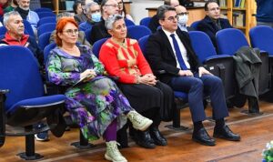 izmirde-cumhuriyet-demokrasi-ve-siyaset-konusuldu-dYhkAiCw.jpg