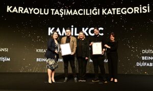 k-mil-koc-the-one-awardsta-ust-uste-ucuncu-kez-yilin-itibarlisi-secildi-6SIHcVOj.jpg
