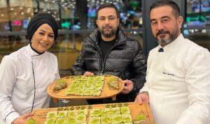 masterchef-sampiyonu-esra-tokelli-katmerci-dayida-katmer-yapti-STtWKWdv.jpg