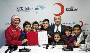 turk-telekom-ve-kizilaydan-deprem-bolgesindeki-ogrencilere-egitim-ve-teknoloji-destegi-NStaMYEV.jpg
