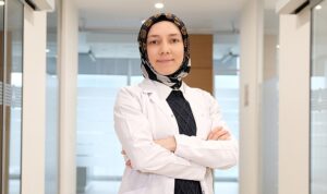 uzmani-uyardi-dis-yuzeylerinin-tamamen-temizlenmemesi-dis-tasina-neden-oluyor-N76SUgUR.jpg