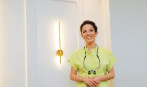 agiz-ici-piercing-ve-dis-pirlantalarinin-parlak-dunyasinin-ardinda-yatan-tehlike-VMiRlEBK.jpg