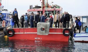 aliaga-korfezinde-yapay-resifler-suya-birakildi-ngwGQ6zT.jpg
