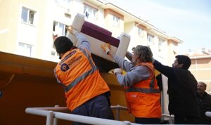 antalya-buyuksehir-sel-bolgesindeki-vatandaslarin-yaninda-ppjXk1yt.jpg