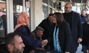 aydin-buyuksehir-belediye-baskani-ozlem-cercioglu-germencik-pazarinda-vatandaslarla-bir-araya-geldi-Vg57CWRG.jpg