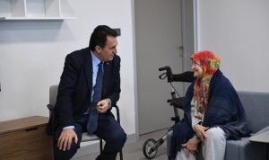 baskan-dundar-huzurevi-sakinlerinin-yuzunu-guldurdu-OnRle2En.jpg
