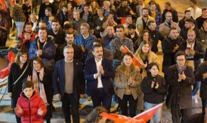 baskan-kirgozun-ev-ziyareti-mitinge-donustu-Kj7c1VTP.jpg