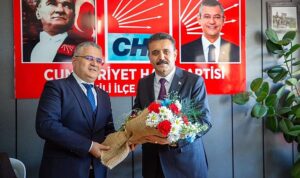 baskan-kirgozun-ilce-ziyareti-mitinge-donustu-jbpVHdWR.jpg
