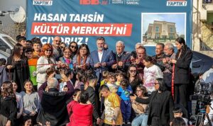 baskan-sandal-basimiz-dik-alnimiz-ak-rljyXOui.jpg