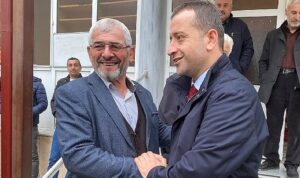 baskan-tutusa-yesilovada-sevgi-seli-VEns8TFg.jpg