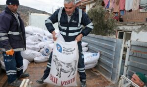 buyuksehirin-yem-destegi-yuzleri-gulduruyor-Dk4le9jF.jpg