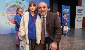 canikte-ogrenciler-doga-icin-el-ele-C8OTTMHl.jpg