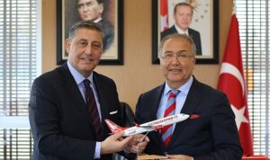 corendon-turizm-grubu-kurucu-ortagi-yildiray-karaer-turkiye-tenis-federasyonu-baskani-cengiz-durmusu-ziyaret-GcPOBnpt.jpg