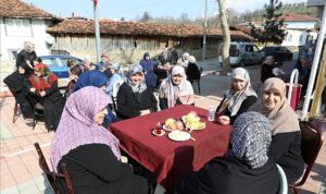 dipsizgolde-roller-degisti-erkeklere-sokaga-cikma-yasagi-mARqsOut.jpg
