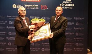 durmus-yilmaz-anttalks-etkinliginde-antalyalilarla-bulustu-gEes5vL4.jpg