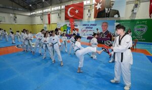 gaziemirin-taekwondocularindan-kusak-mucadelesi-mj2q1Ewq.jpg